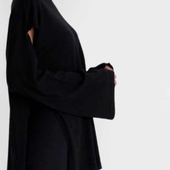 Austrian Luxury WOLFORD Softwood Virgin Wool Long Pullover in Black MSRP$550 - Picture 2 of 5